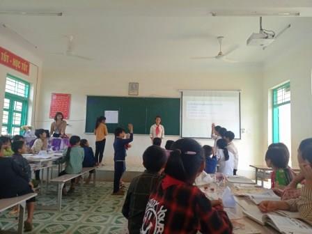 Các em rất thích thú và hào hứng chơi trò chơi tiết Vật Lý của Cô giáo Nguyễn Thị Hà Xuyên